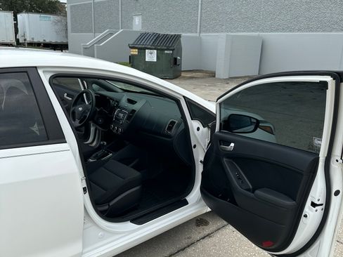 Used 2017 Kia Forte LX image 27