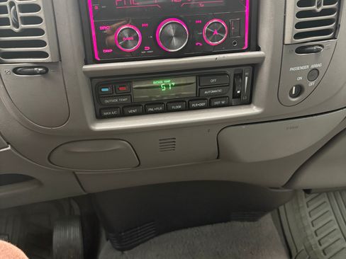 Used 2003 Ford F150 XLT image 4