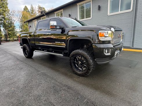 Used 2015 GMC Sierra 2500 Denali w/ Duramax Plus Package AWD/4WD image 4