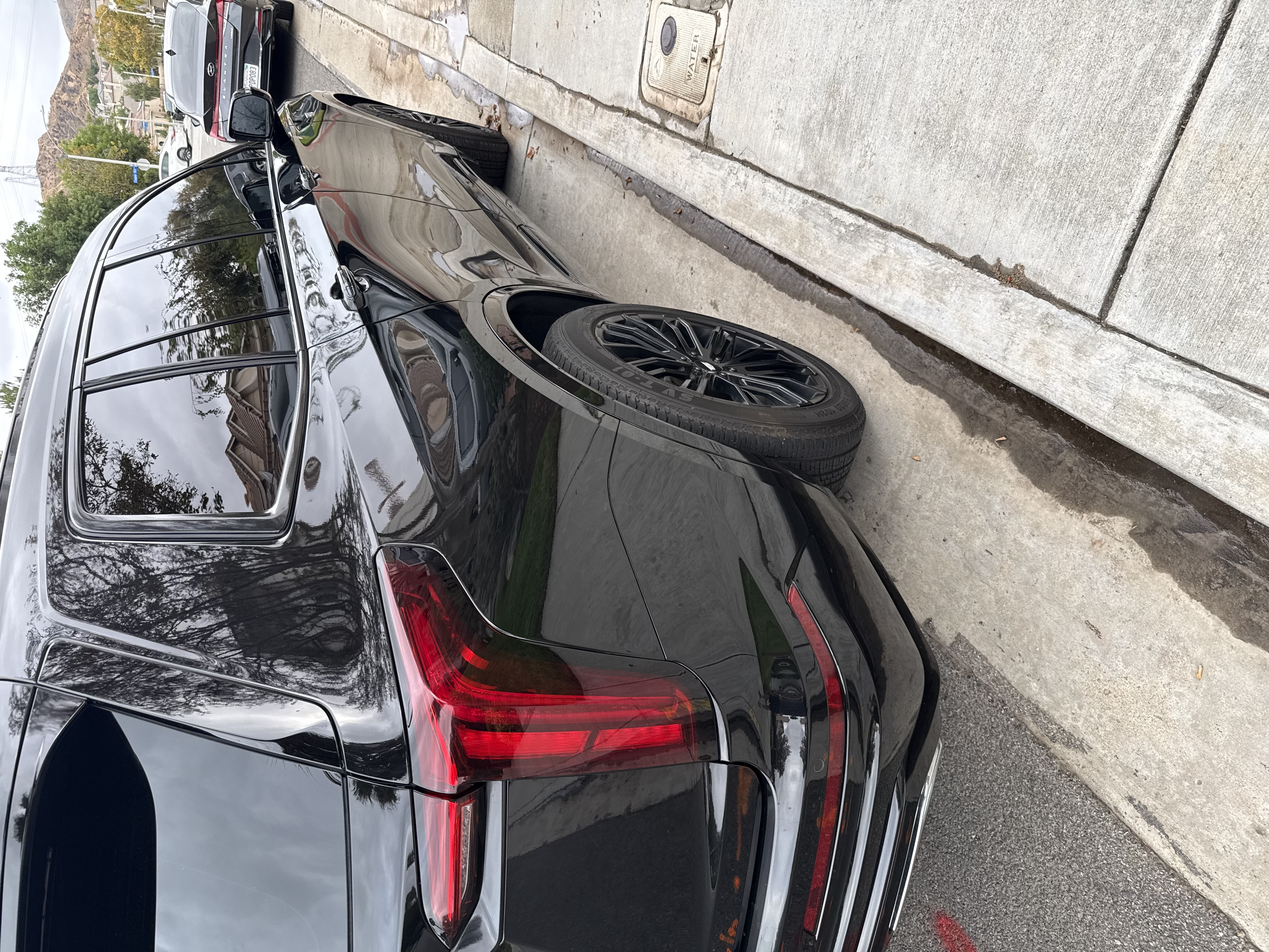 Used 2023 Cadillac XT6 Premium Luxury FWD image 4