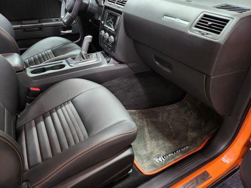 Used 2014 Dodge Challenger R/T image 25