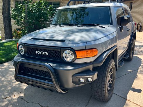 Used 2014 Toyota FJ Cruiser 4WD image 1