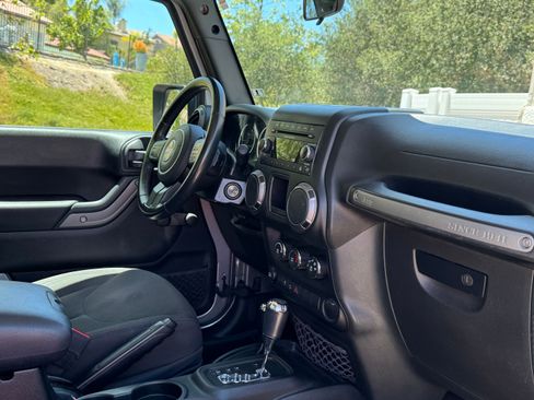 Used 2018 Jeep Wrangler Sport AWD/4WD image 5