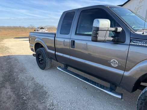 Used 2011 Ford F250 XLT w/ XLT Interior Pkg image 4