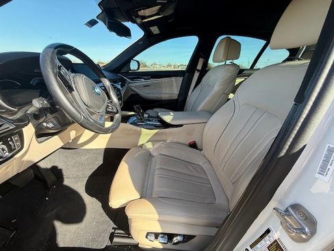 Used 2019 BMW 530i w/ Convenience Package image 13