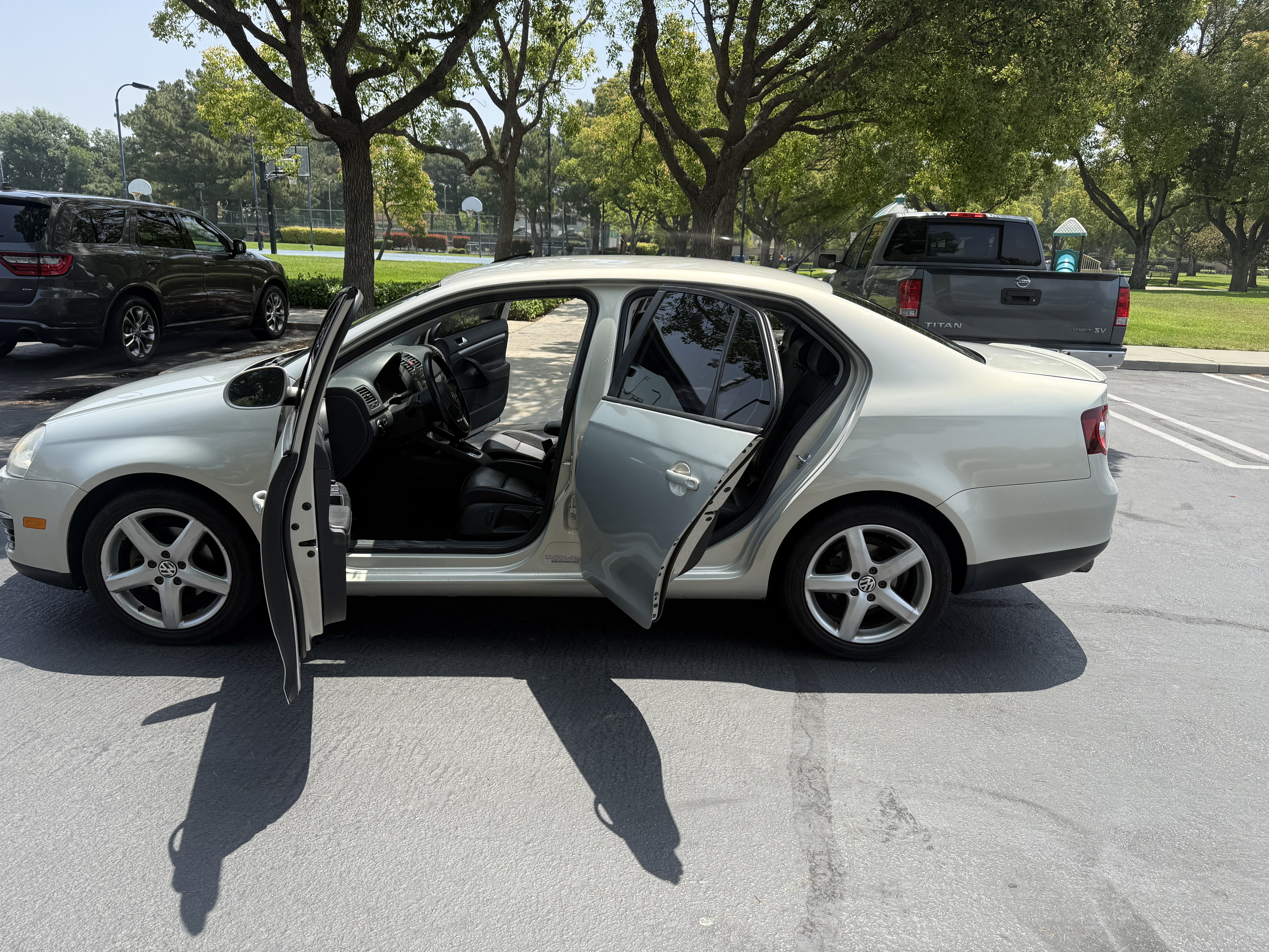 Used 2010 Volkswagen Jetta Limited Edition FWD image 8