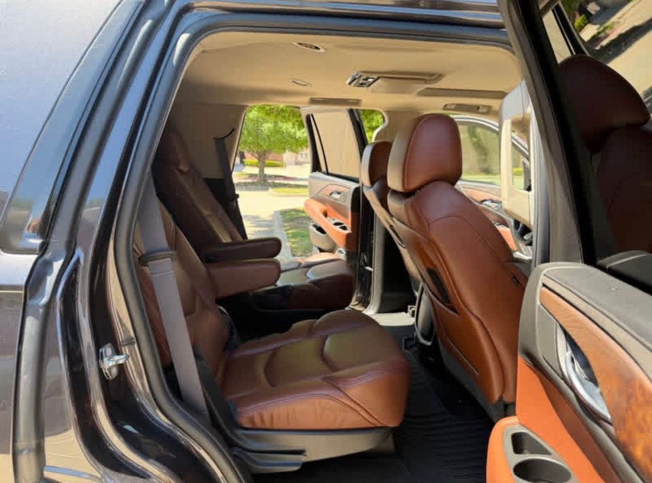 Used 2016 Cadillac Escalade Luxury RWD image 14