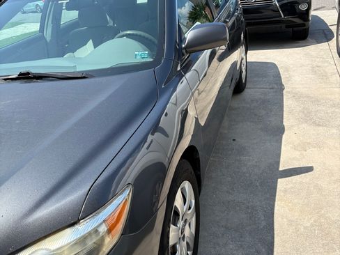 Used 2010 Toyota Camry LE FWD image 2