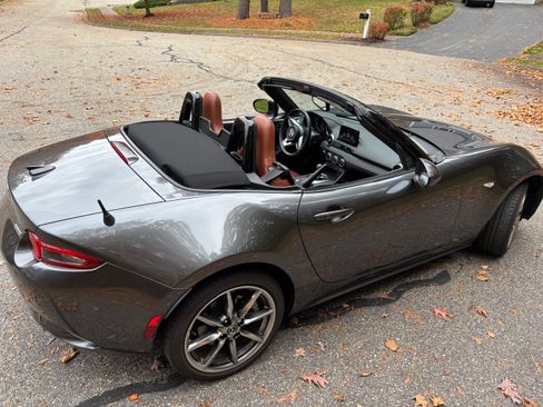Used 2023 MAZDA MX-5 Miata Grand Touring image 4