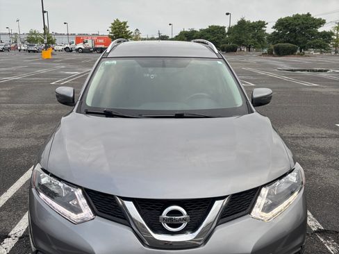 Used 2016 Nissan Rogue SV AWD/4WD image 2