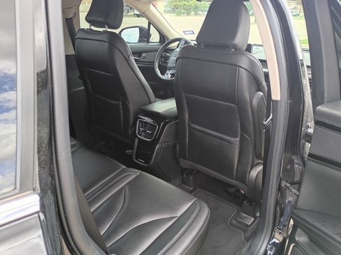 Used 2022 Lincoln Nautilus FWD w/ Premium Package image 2