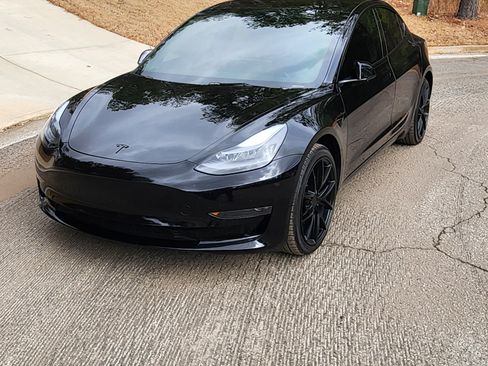 Used 2023 Tesla Model 3 Standard Range image 1