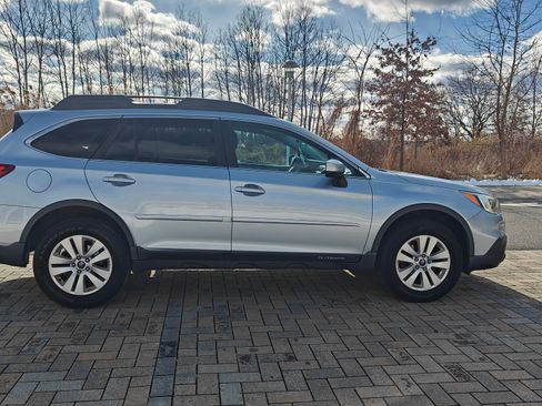 Used 2015 Subaru Outback 2.5i Premium image 6