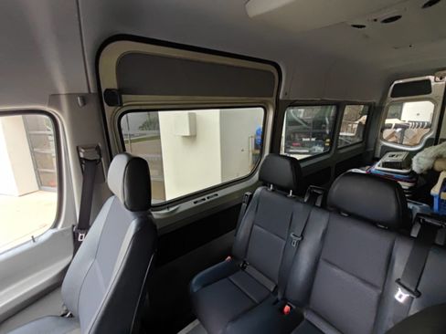 Used 2014 Mercedes-Benz Sprinter 2500 image 11