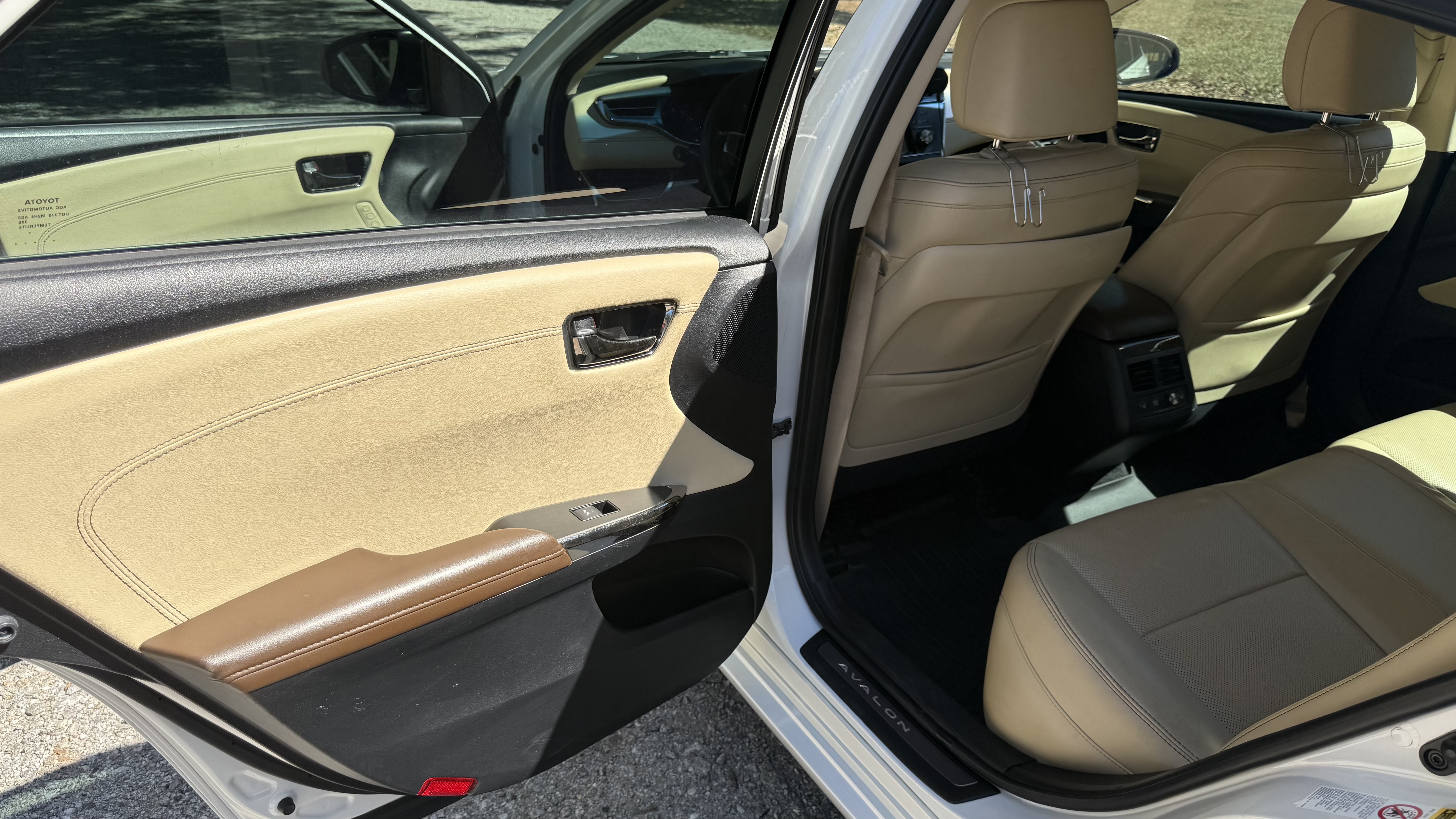 Used 2015 Toyota Avalon Limited FWD image 17