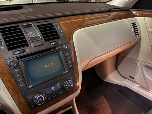 Used 2008 Cadillac DTS Performance w/ Platinum Edition image 14