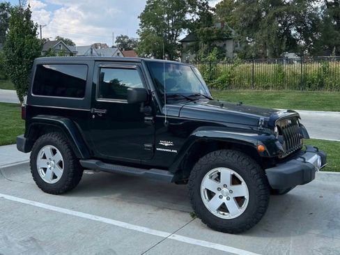Used 2012 Jeep Wrangler Sahara w/ Connectivity Group AWD/4WD image 2