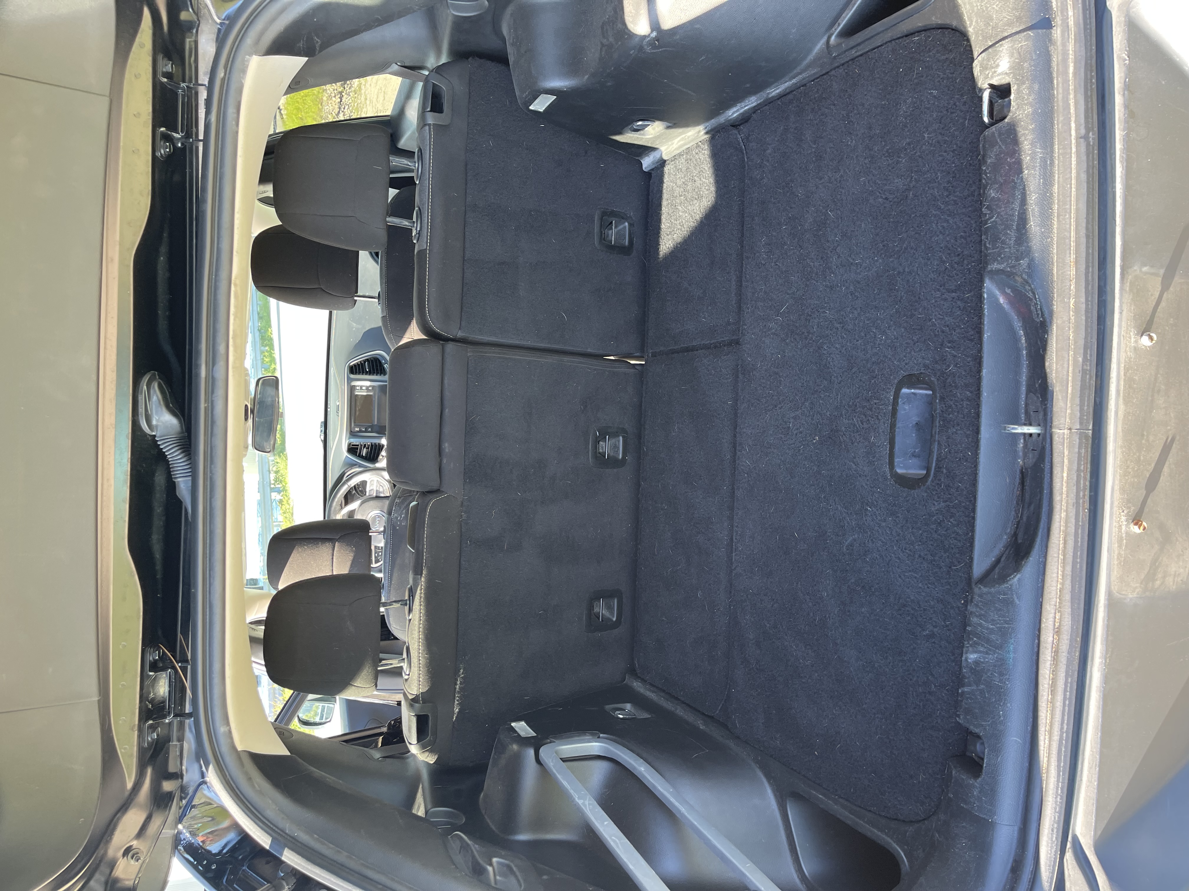 Used 2018 Jeep Cherokee Latitude w/ Cold Weather Group FWD image 10