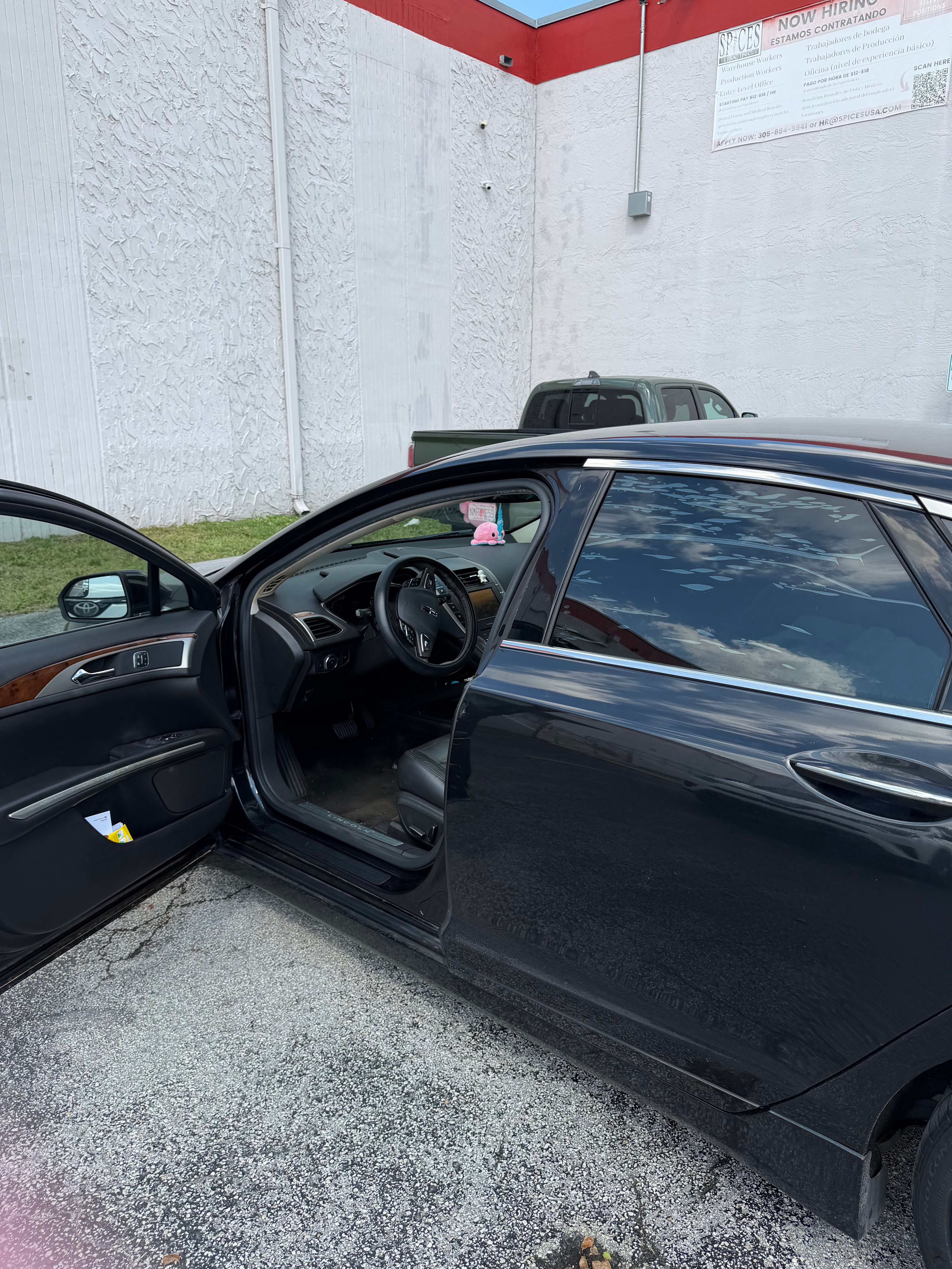 Used 2013 Lincoln MKZ FWD image 2