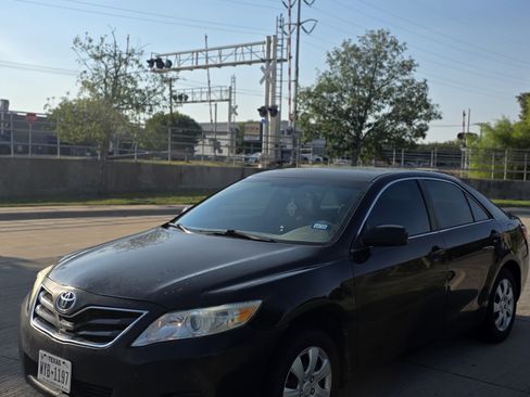 Used 2010 Toyota Camry LE FWD image 7