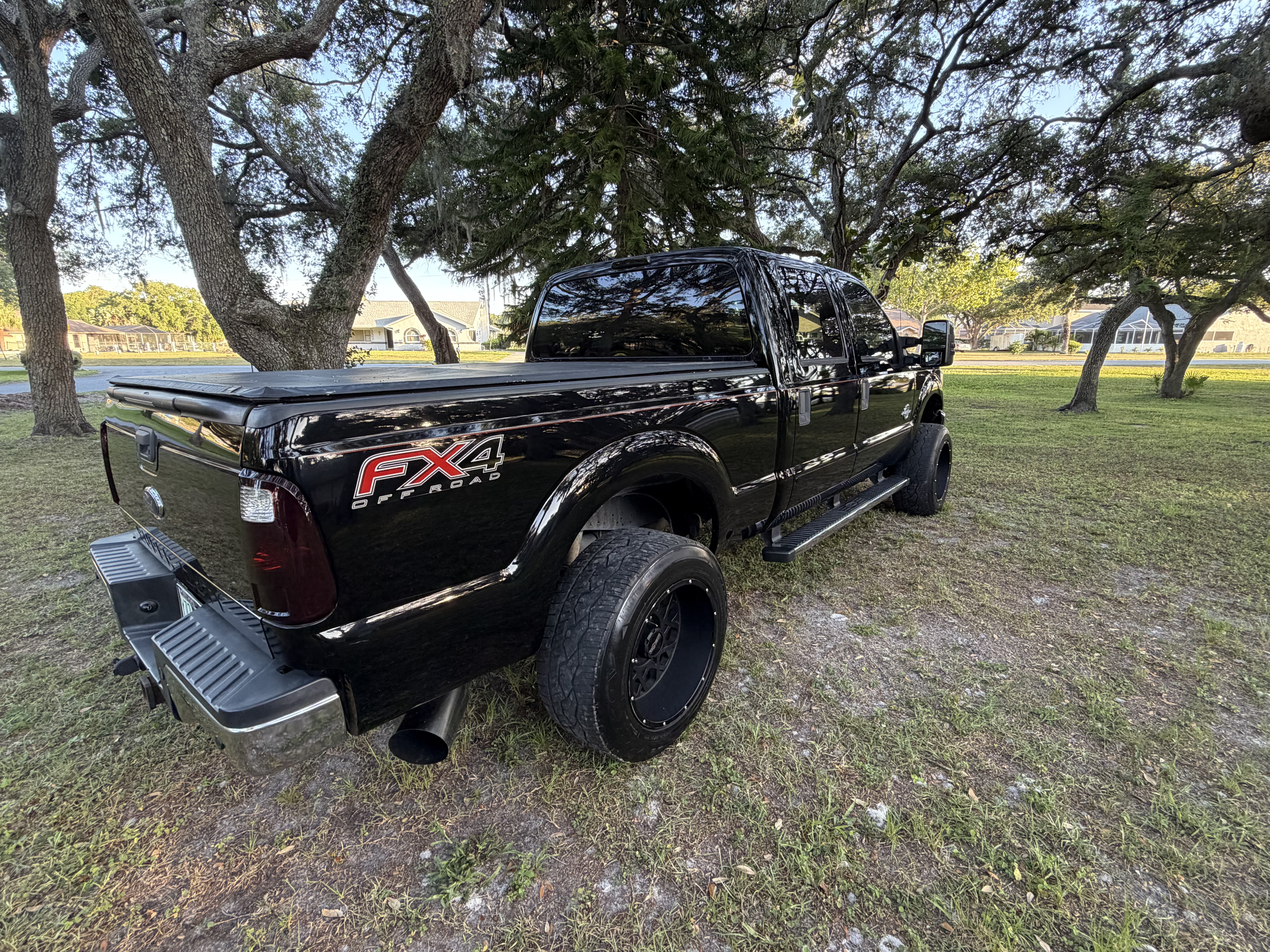 Used 2016 Ford F250 XLT w/ XLT Premium Package AWD/4WD image 11