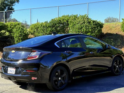 Used 2018 Chevrolet Volt LT w/ LT Driver Confidence Package image 9