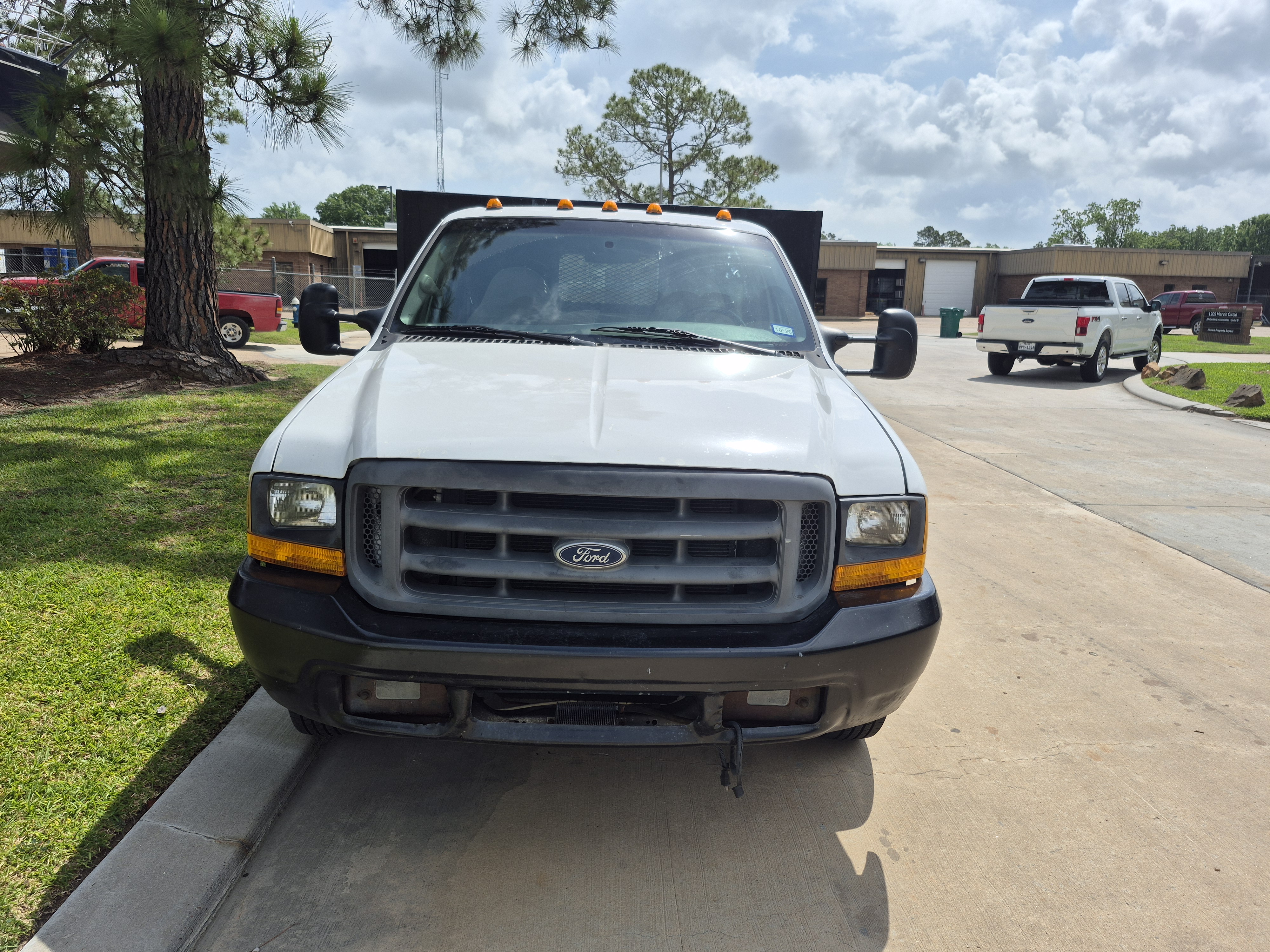 Used 1999 Ford F350 2WD Regular Cab DRW Super Duty image 4