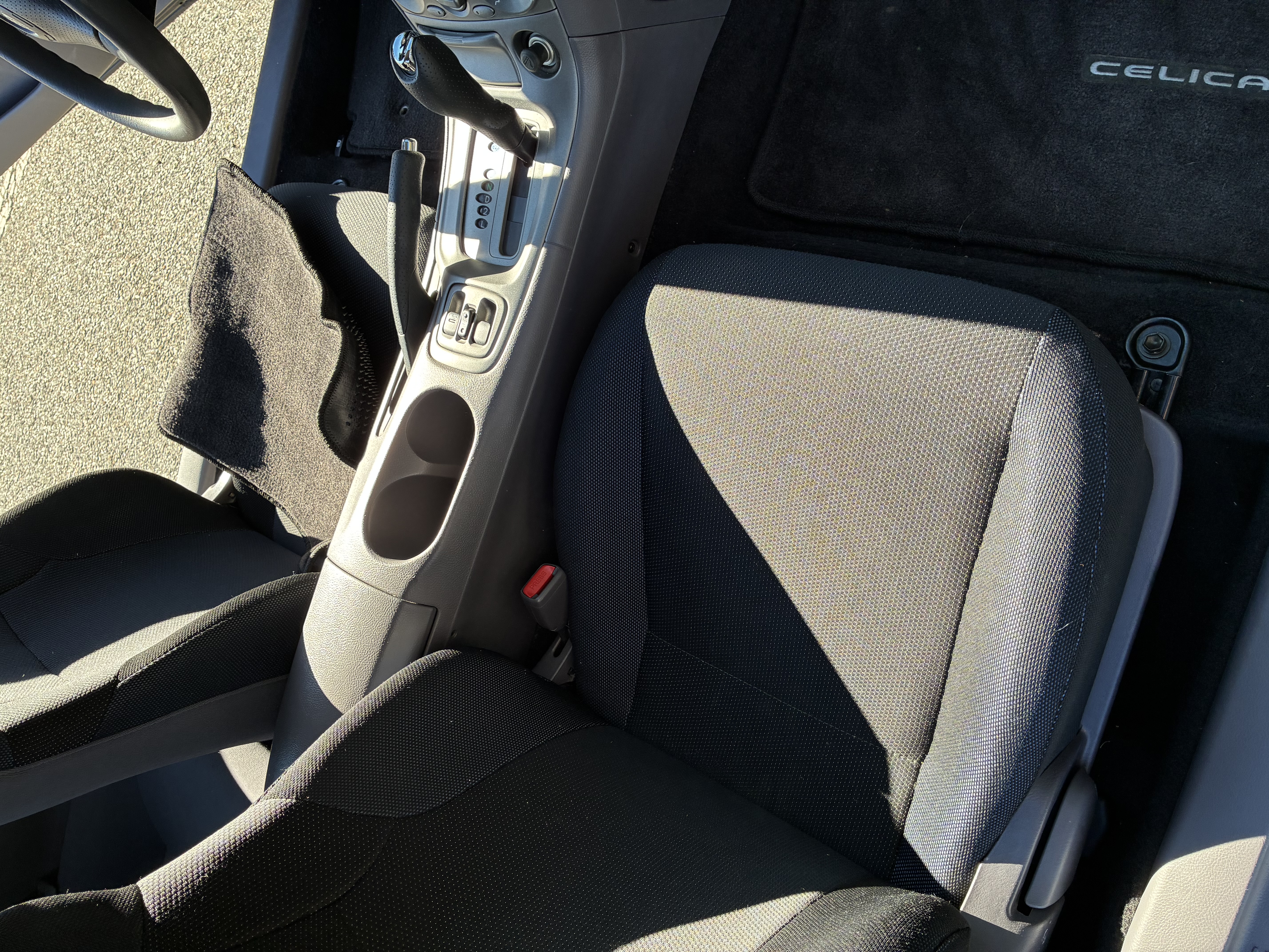Used 2000 Toyota Celica GT FWD image 13
