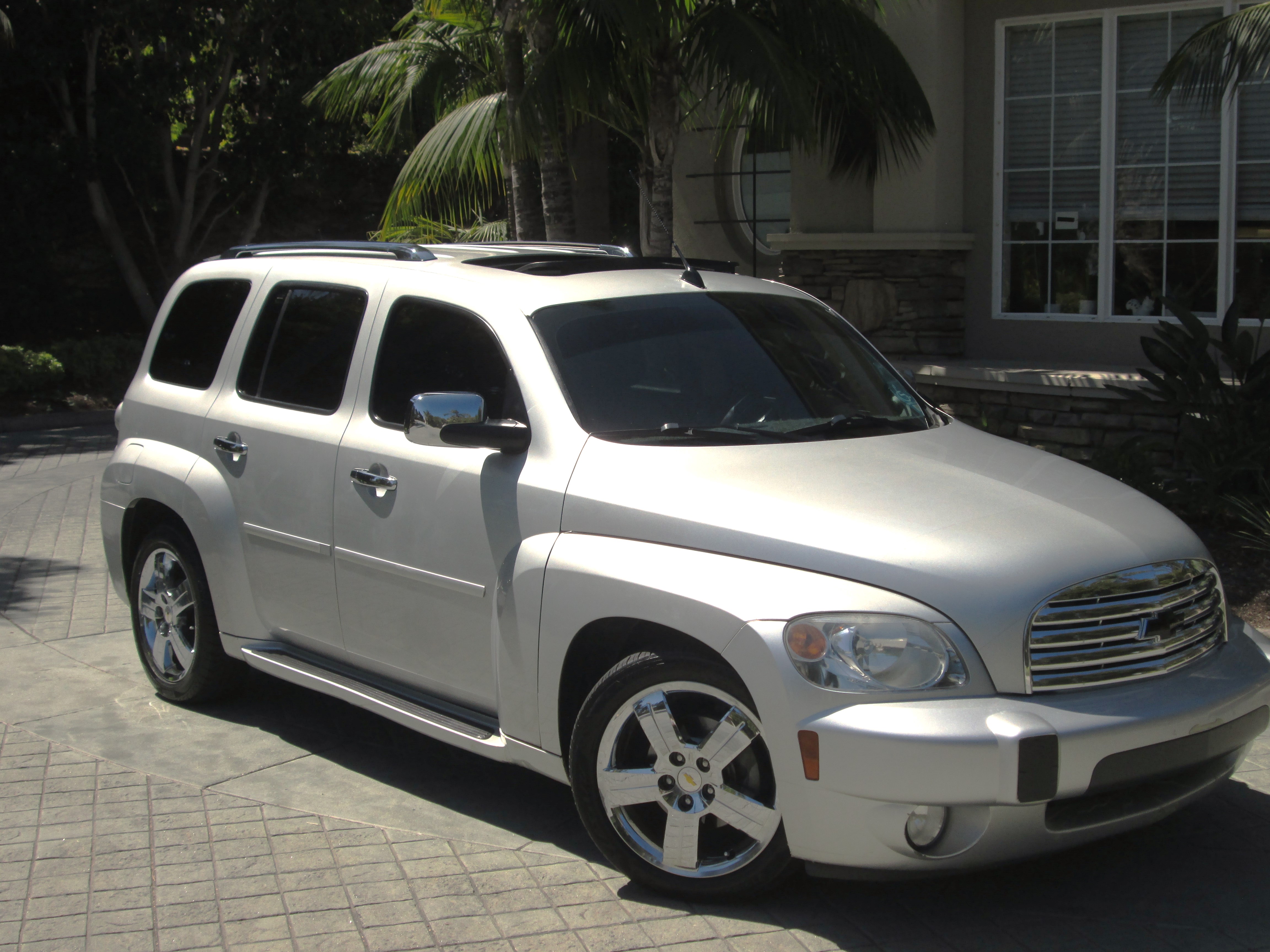 Used 2010 Chevrolet HHR LT w/ LT Preferred Equipment Group FWD image 2