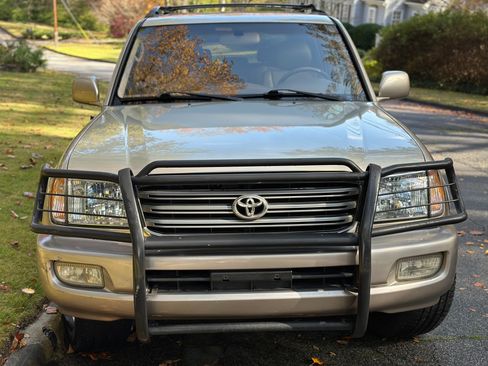 Used 2004 Toyota Land Cruiser image 2
