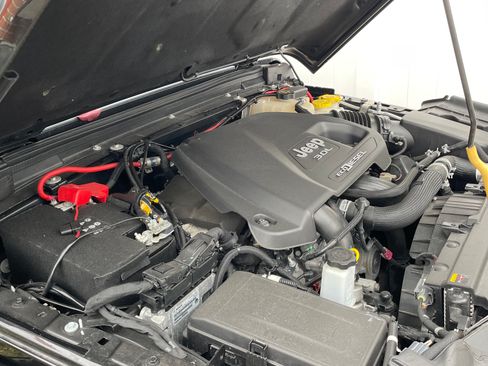 Used 2021 Jeep Wrangler Unlimited Sahara image 14