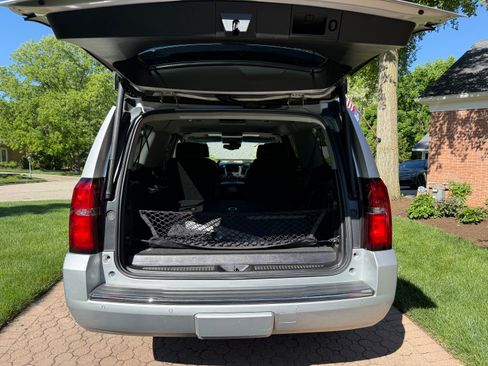 Used 2017 Chevrolet Suburban Premier AWD/4WD image 14