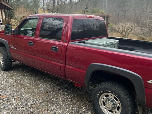 Used 2006 Chevrolet Silverado 2500 LT w/ Heavy-Duty Power Package image 5