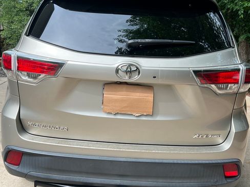 Used 2014 Toyota Highlander XLE AWD/4WD image 4