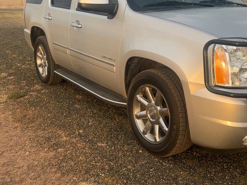 Used 2014 GMC Yukon Denali RWD image 13