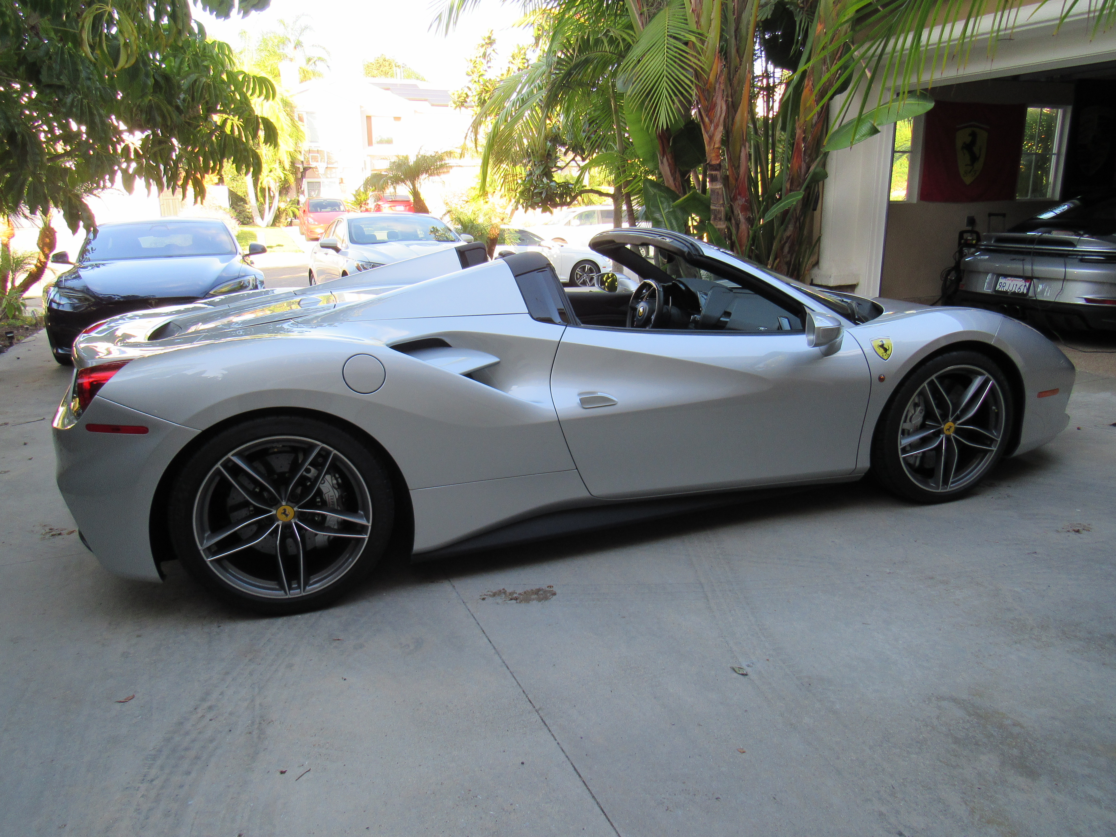 Used 2018 Ferrari 488 Spider RWD image 4