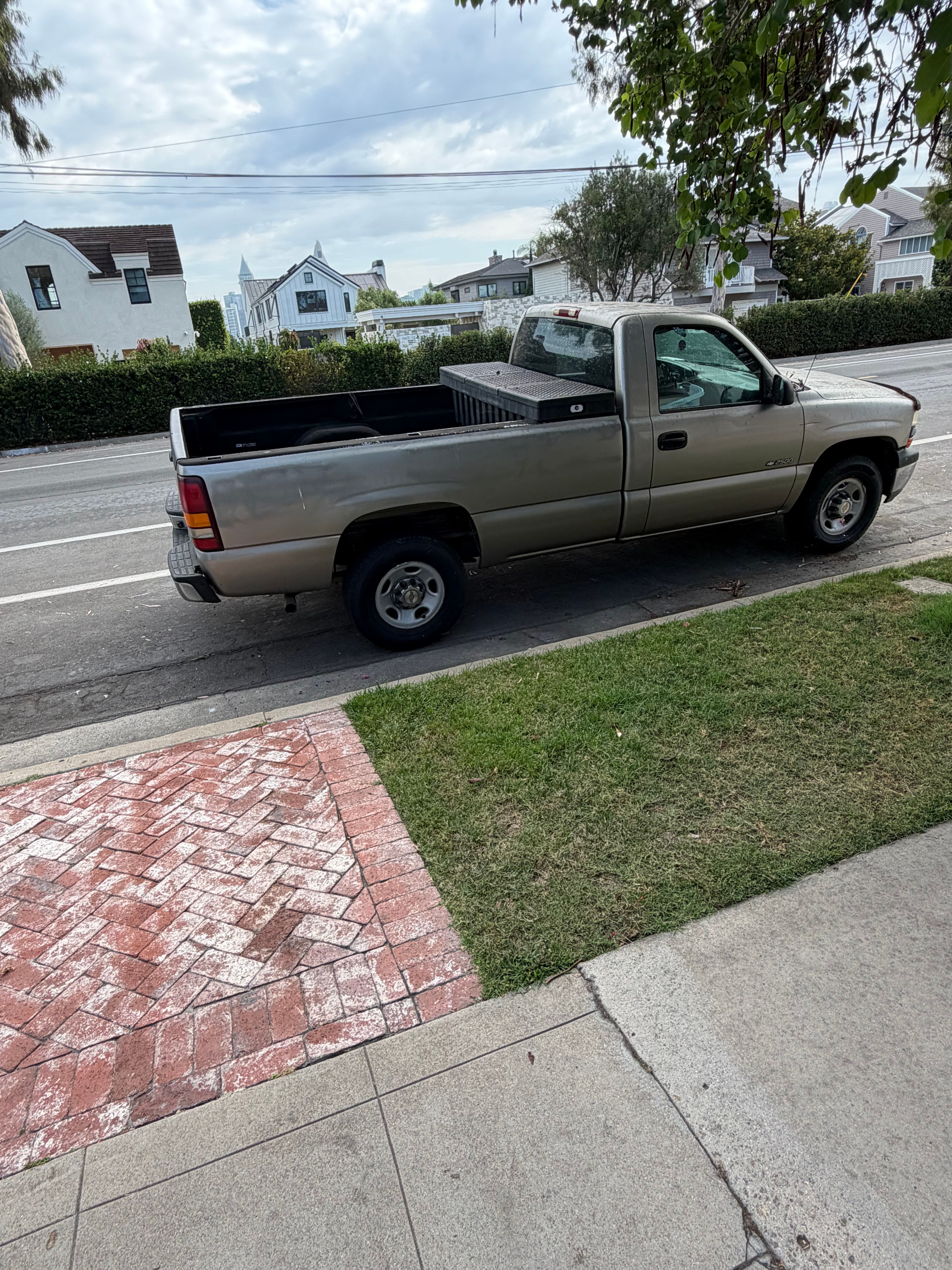 Used 2000 Chevrolet Silverado 2500 2WD Regular Cab image 2