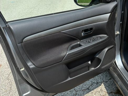 Used 2016 Mitsubishi Outlander SE AWD/4WD image 15