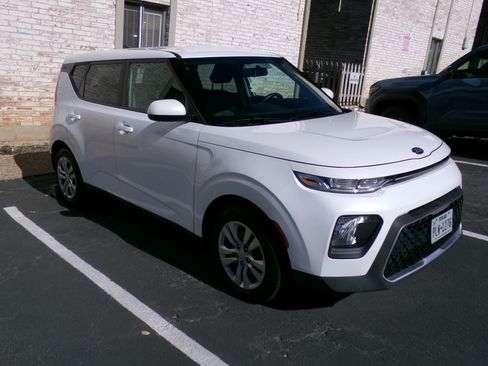 Used 2021 Kia Soul LX image 4