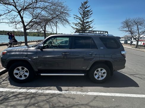 Used 2016 Toyota 4Runner SR5 AWD/4WD image 5