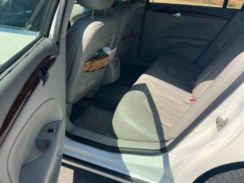 Used 2009 Buick Lucerne CXL image 11