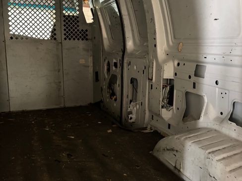 Used 2004 Ford E-150 and Econoline 150 image 10