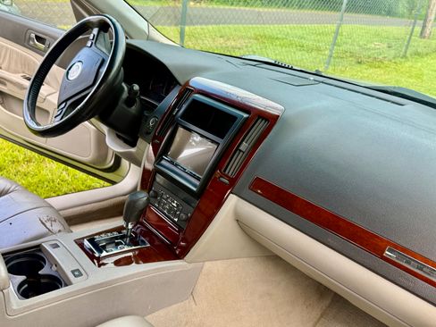 Used 2005 Cadillac STS V8 w/ Preferred Equipment Group RWD image 10