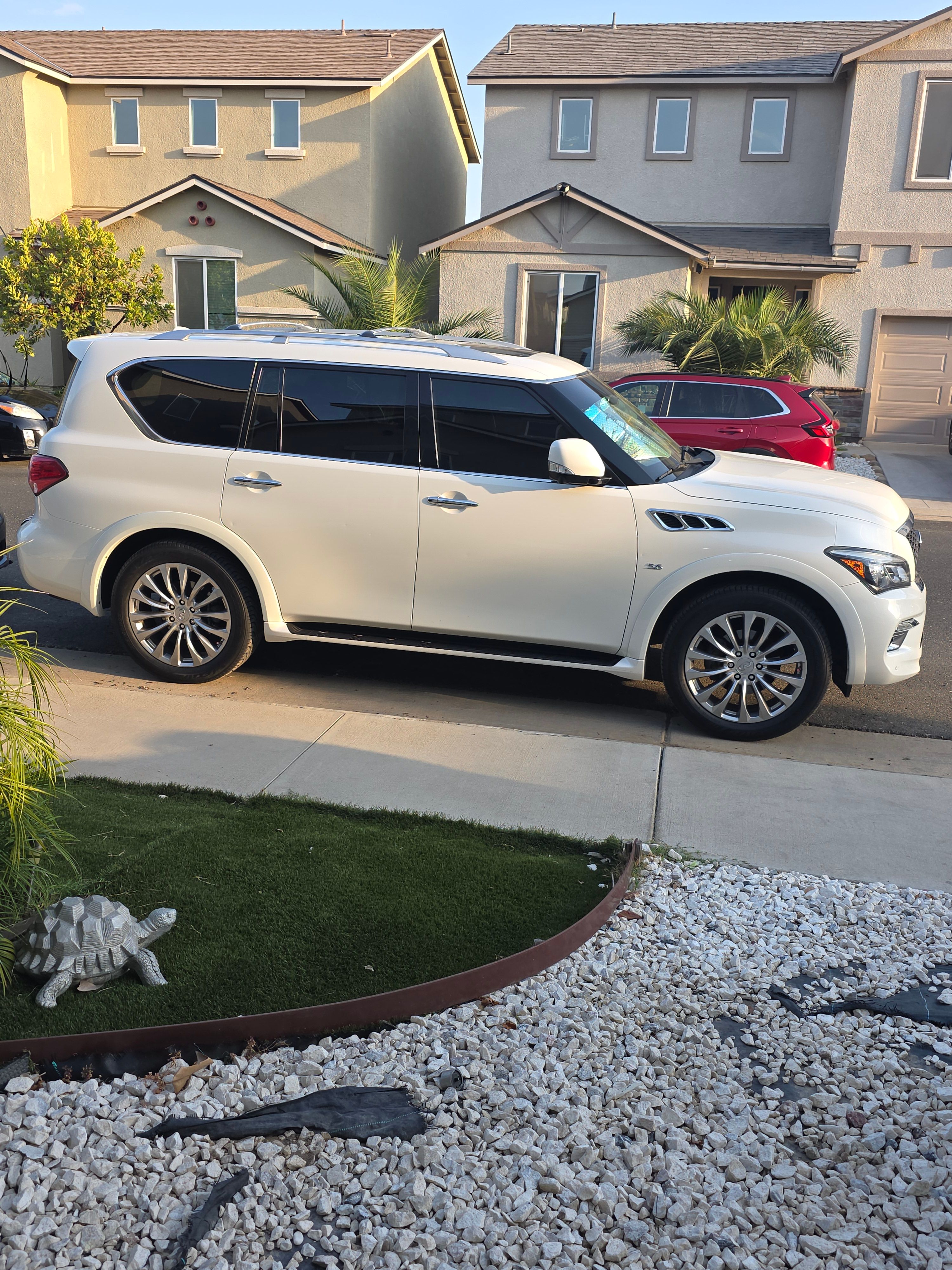 Used 2016 INFINITI QX80 2WD w/ 22" Wheel Package image 4