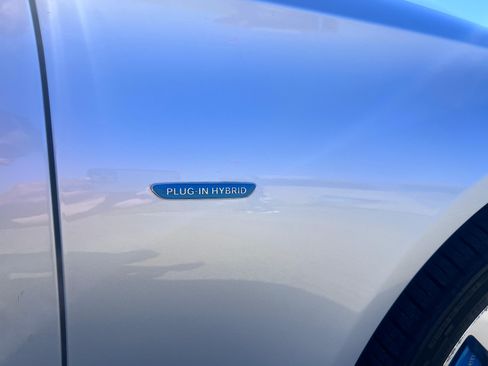 Used 2017 Mercedes-Benz C 350e Sedan image 11