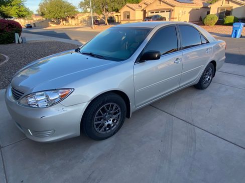 Used 2005 Toyota Camry FWD image 2