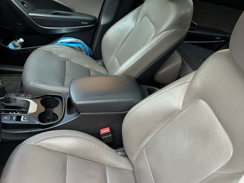 Used 2017 Hyundai Santa Fe Limited image 10