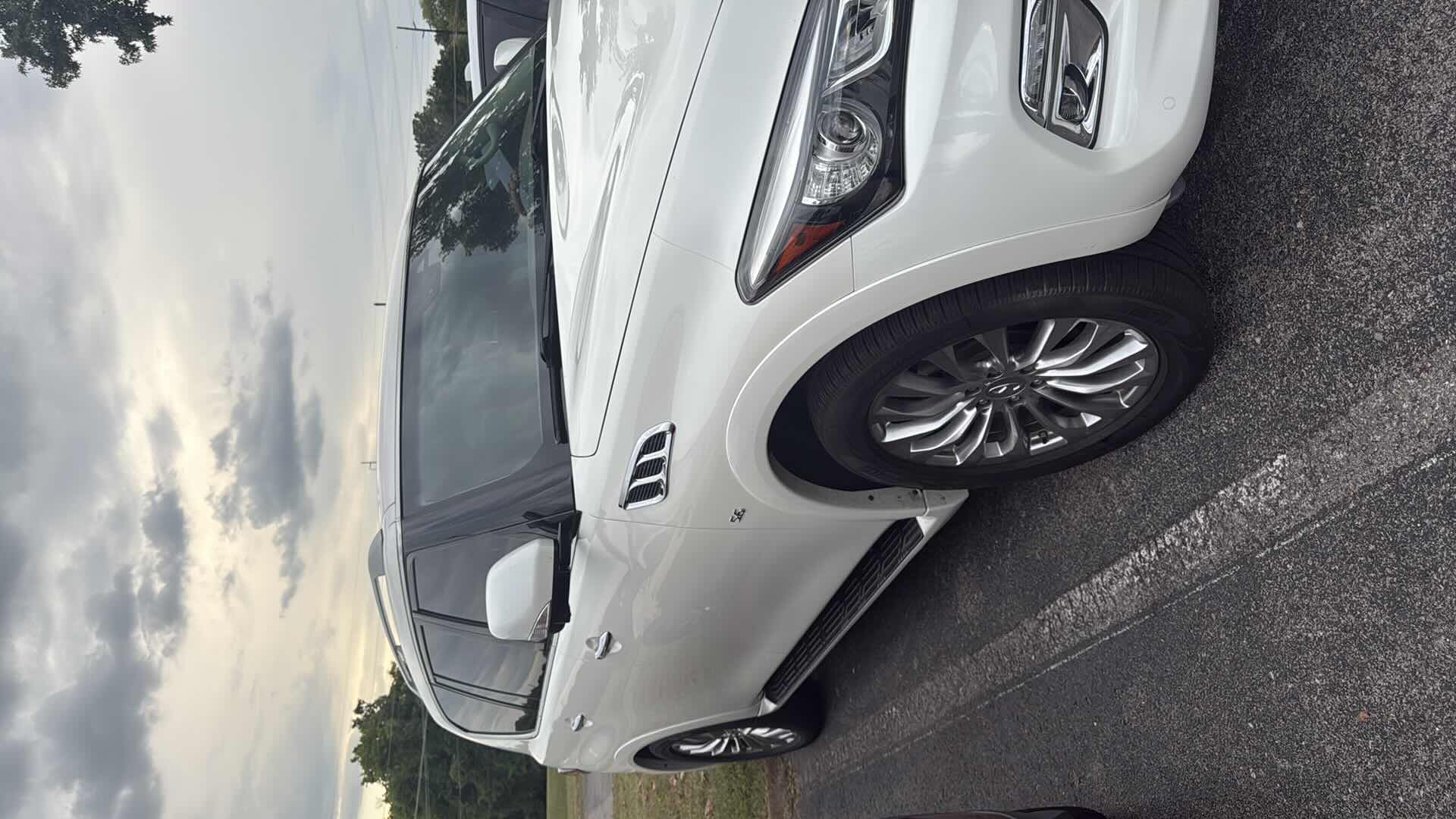 Used 2017 INFINITI QX80 4WD w/ Driver Assistance Package image 6
