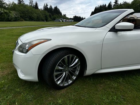 Used 2011 INFINITI G37 Convertible w/ Premium Pkg RWD image 21