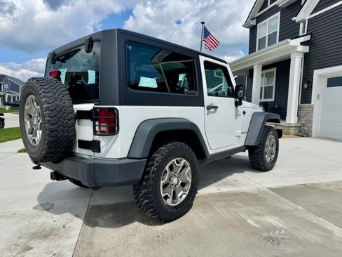 Used 2014 Jeep Wrangler Rubicon w/ Power Convenience Group AWD/4WD image 11